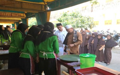 Kenalkan Produk Kreatif Hasil Pembelajaran, SMK AL-KARIMIYYAH Sumenep Gelar Pameran