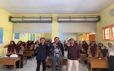 Seminar “Transformasi Pelajar Gen-Z di Era Digital” Dorong Siswa SMK Al-Karimiyyah Jadi Generasi Cakap Digital dan Jurnalis Muda